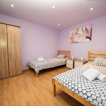 アパート Ivona ニヴィーチェ