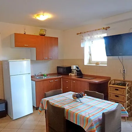 Ivona Apartman *
